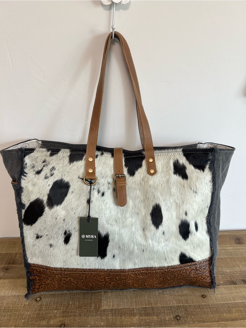 Myra Western Weekender Bag Cowhide Leather Duffel Travel Carry On Boho Cowgirl - Picture 5 of 12